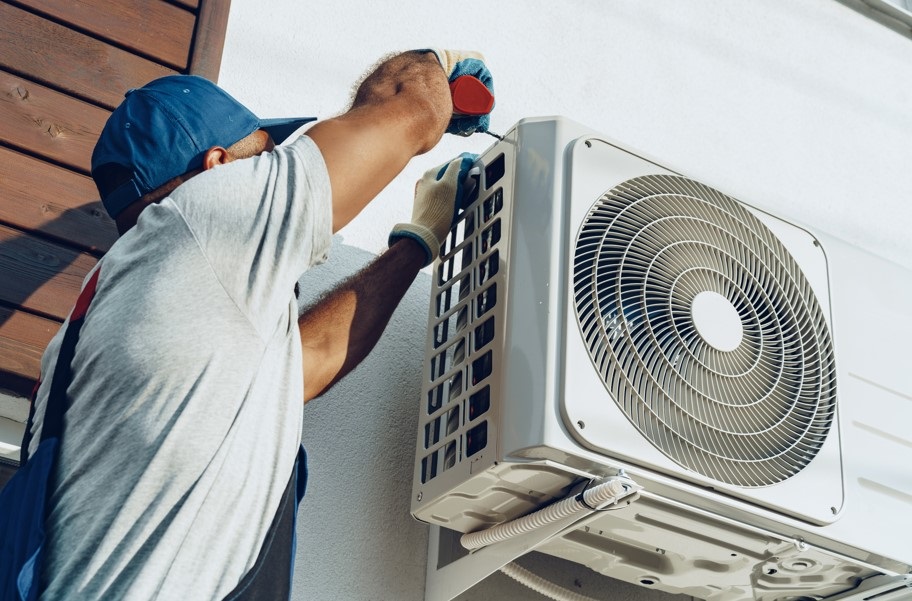 AC Maintenance in Phoenix: DIY Tips vs. Professional Service – What Works Best?